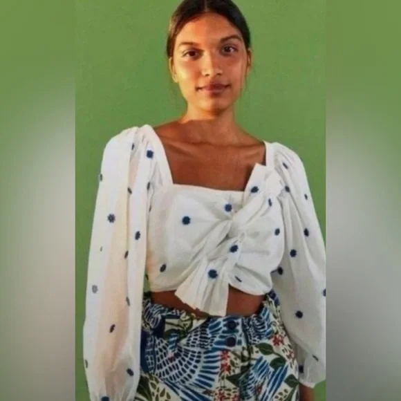 SOLD NWT FARM RIO Cropped Embroidered Blouse - Picture 1 of 1